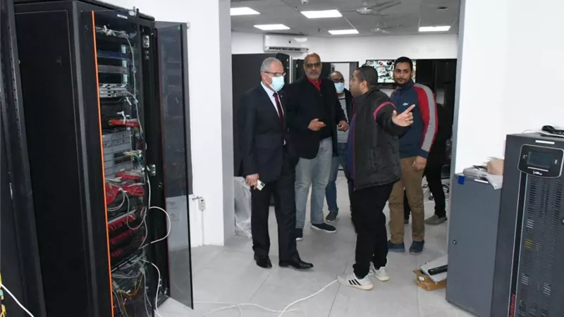 توسعة وتطوير شبكة المعلومات بجامعة قناة السويس ..صور