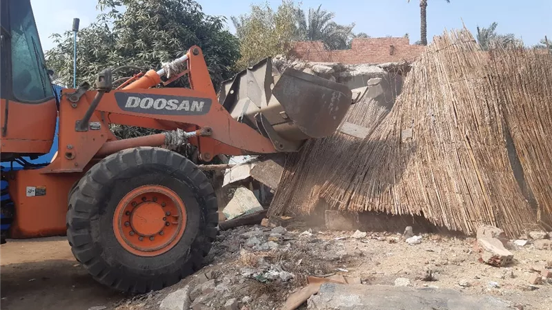محافظة الجيزة تنفذ ٣٢ إزالة لمنشأت وتعديات علي حرم الطرق والري بالبدرشين