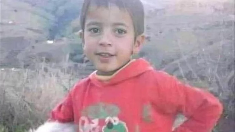 بدء تشييع جثمان الطفل ريان وسط حشد جماهيري كبير