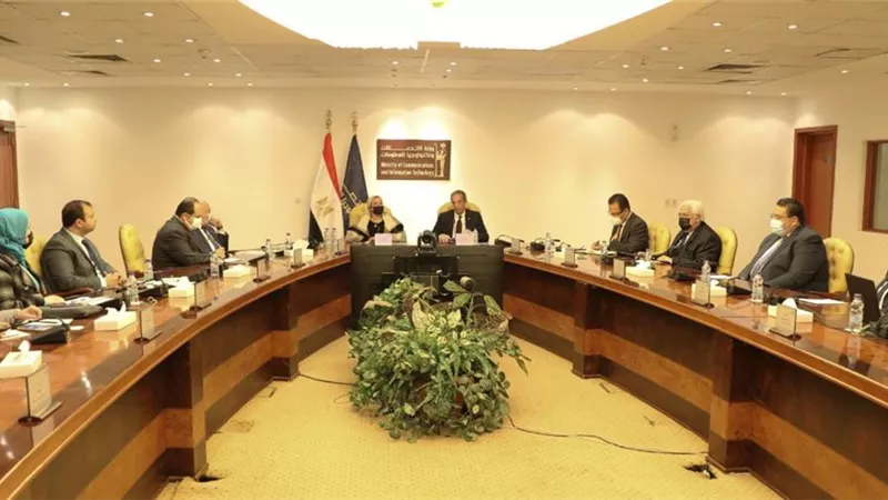 طلعت :آليات العمل بمؤتمر المناخ بالتقنيات الحديثة وتوفير نظم ذكية للاتصالات