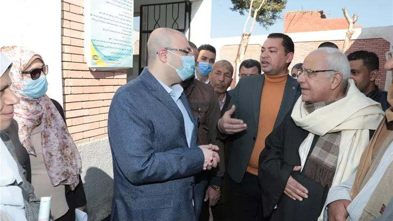 محافظ بني سويف يشهد توصيل الصرف الصحي لقرية أبو القاسم ..صور