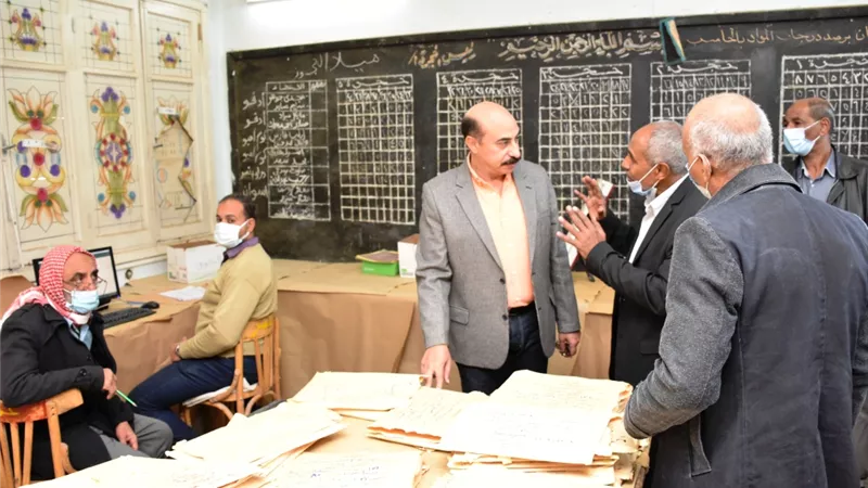 محافظ أسوان يتفقد لجان تقدير درجات وكنترول الشهادة الإعدادية