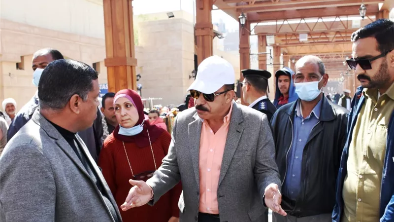 في جولة مفاجئة لمناطق شرق المدينة والسوق السياحى توجيهات من محافظ أسوان برفع الإشغالات