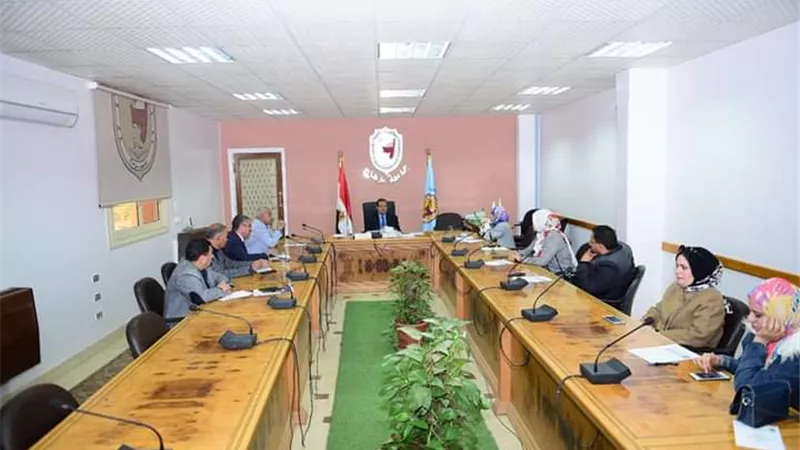 ربط الدورات التدريبية لمركز الحرف التراثية واليدوية بجامعة سوهاج بمخرجات محو الأمية