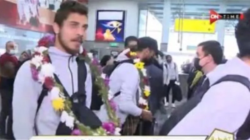الأهلي في المونديال.. الدوليون في مطار القاهرة استعدادًا للسفر الى الإمارات