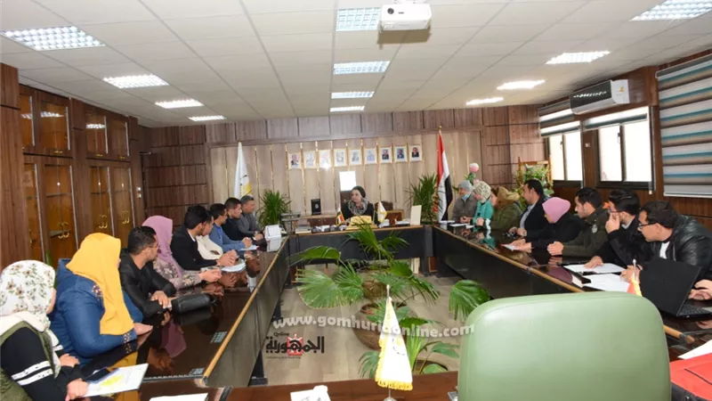 نائب رئيس جامعة أسيوط تجتمع باتحاد طلاب كلية الخدمة الاجتماعية