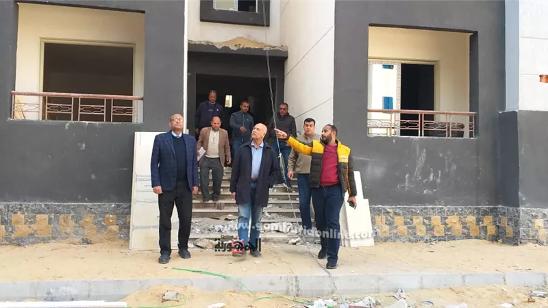 رئيس جهاز العاشر من رمضان يتفقد مشرعات الإسكان بالمدينة ويعقد اجتماع بمقر العمل