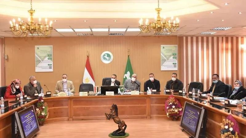 محافظ الشرقية يلتقي المواطنين ويُكلف بمساعدات فورية وتوفير أوجه الرعاية الصحية لغير القادرين