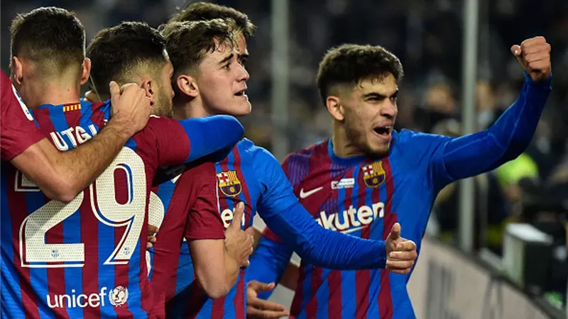 موهبة برشلونة يرفض التجديد.. أعرف السبب