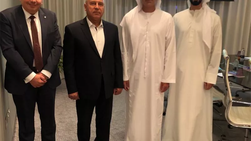 وزير النقل يلتقي رئيس مجموعة بن عمير القابضة للنقل والمواصلات العامة بالإمارات