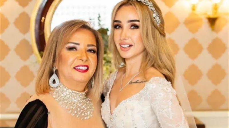تفاصيل الحالة الصحية لوالدة هنا وفرح الزاهد