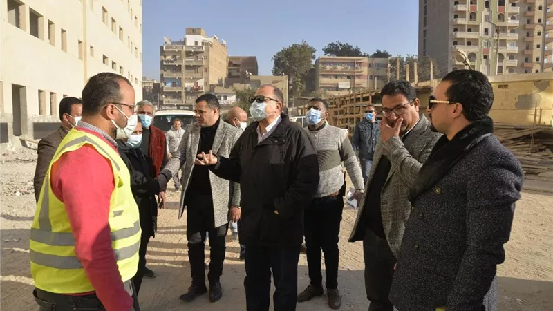 محافظ أسيوط يتفقد الأعمال الجارية في تنفيذ مستشفى منفلوط النموذجي الجديد