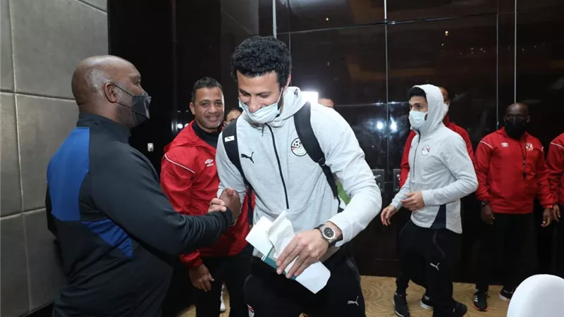 موسيماني يجتمع بلاعبي الأهلي الدوليين بعد وصولهم أبوظبي