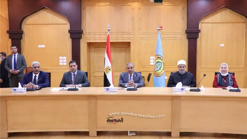 رئيس هيئة تعليم الكبار يشيد بجهود جامعة الأزهر في مجال محو الأمية