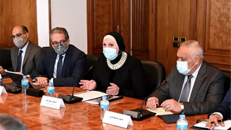 وزيرة التجارة تعقد اجتماعا لبحث مشاركة مصر فى منتدى بطرسبرج الاقتصادي الدولى