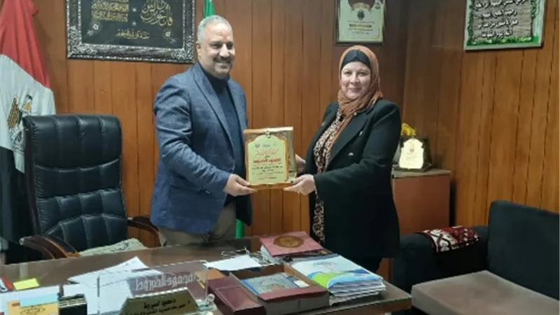وكيل كلية الطب جامعة بنها تكرم مدير مديرية الشباب والرياضة بالقليوبية