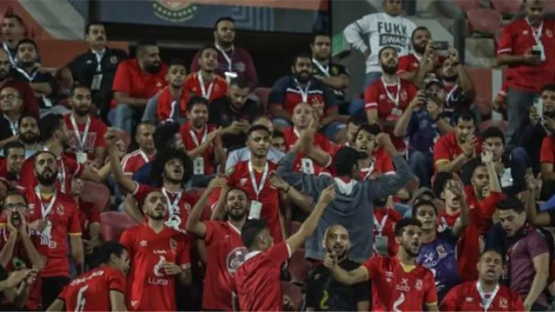 شاهد.. جماهير الأهلى تشعل المدرجات قبل مواجهة بالميراس