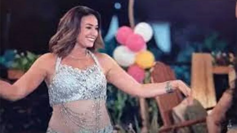 بدلة رقص هند صبرى تثير جدل الجمهور