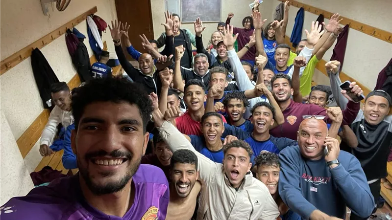 سيراميكا كليوباترا يفوز على سموحة ويتصدر دوري مواليد 2001