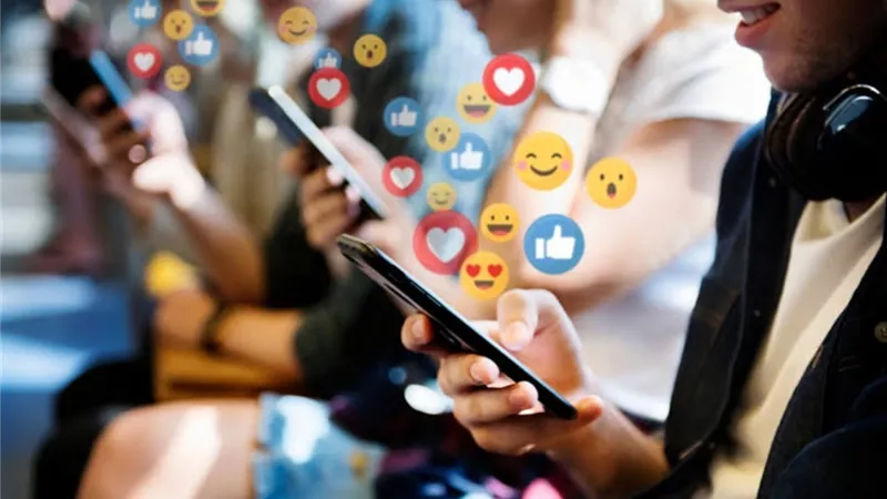 نصائح هامة لمساعدة الأبناء على التقليل من استخدام الإنترنت.. فيديو