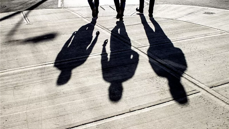 لخلافات مالية .. الأصدقاء الثلاثة أكرهوا آخر على توقيع 14 إيصال أمانة
