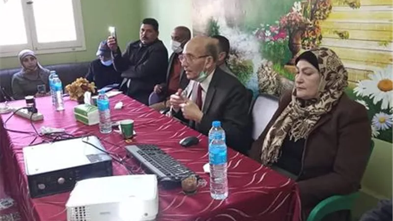 الزراعة تكافح ذبابتي الخوخ و الفاكهة من الإسماعيلية..صور