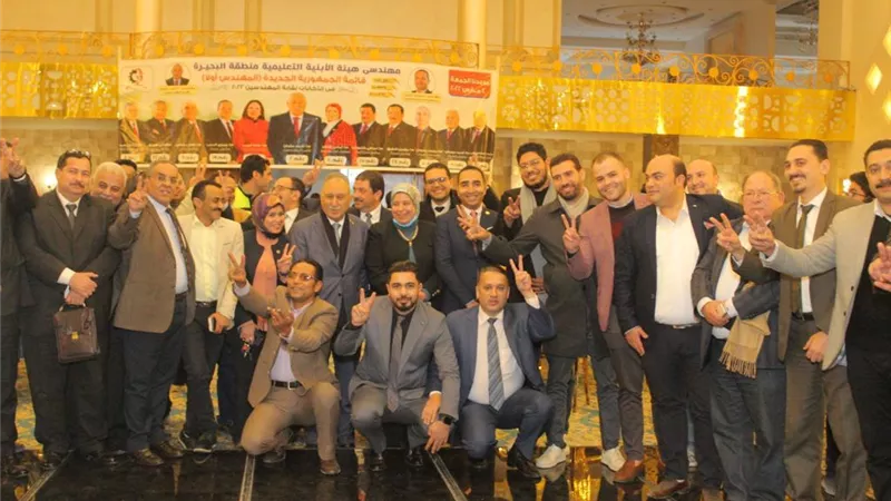 أحمد عثمان وأعضاء قائمة الجمهورية الجديدة يلتقون مهندسي البحيرة ..صور