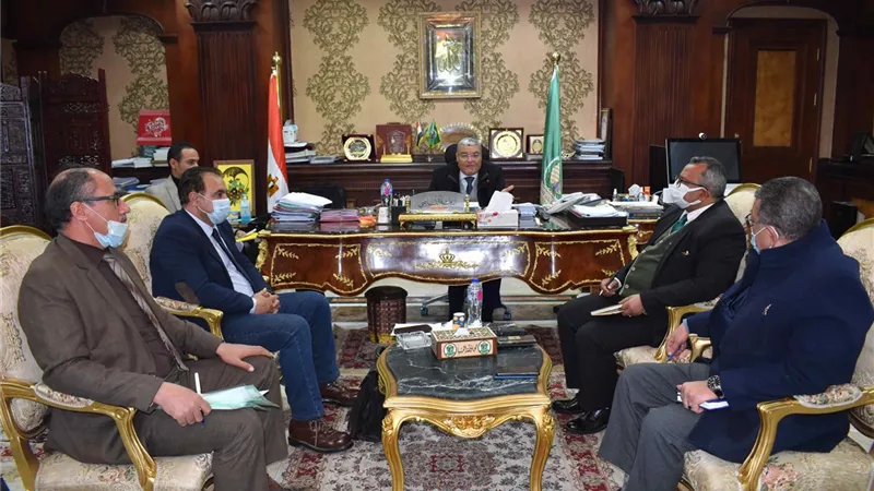 محافظ المنيا، يوجه بالإسراع في استكمال إجراءات التصالح في مخالفات البناء
