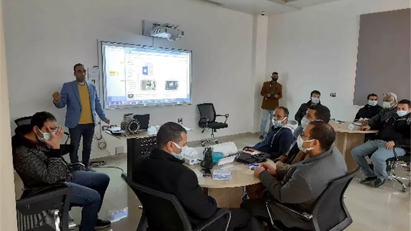 ورشة عمل صيانة واصلاح ولف المحركات الكهربائية بمياه بسوهاج
