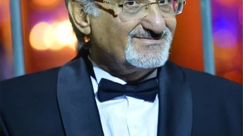 السيناريست أيمن عبدالرحمن يدعو بالشفاء للفنان أحمد حلاوة