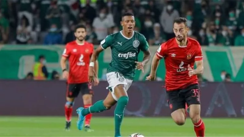 الأهلى يتلقى ضربة موجعة بإصابة نجم الفريق قبل مواجهة الهلال بالمونديال