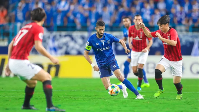 سلمان الفرج على دكة بدلاء الهلال السعودى فى مواجهة الأهلى على برونزية المونديال
