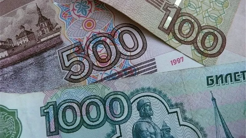 اليورو يستقر بعد تراجع المركزي الأوروبي والدولار يستقر قبيل بيانات التضخم