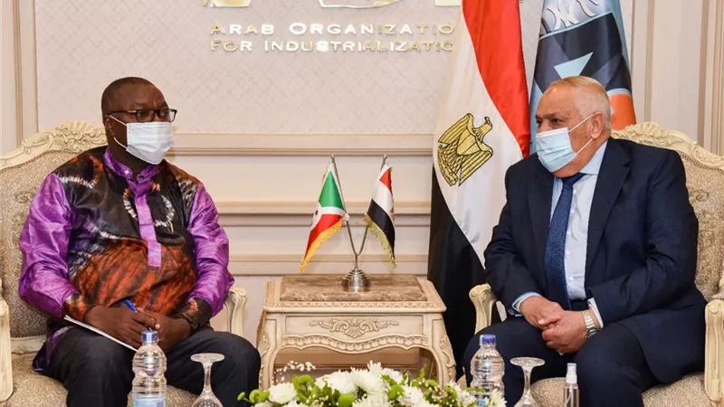 مباحثات رئيس العربية للتصنيع والمستشار الرئاسي لجمهورية بوروندي الشقيقة لتعزيز التعاون في الصناعات الدفاعية