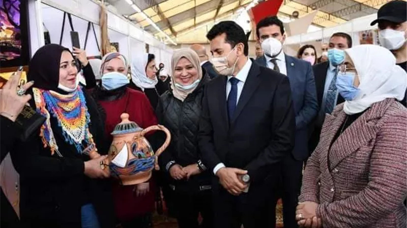 أندية الفتاة والمرأة بالشرقية تُشارك بصناعات يدوية في معرض تراثنا الدولي ..صور