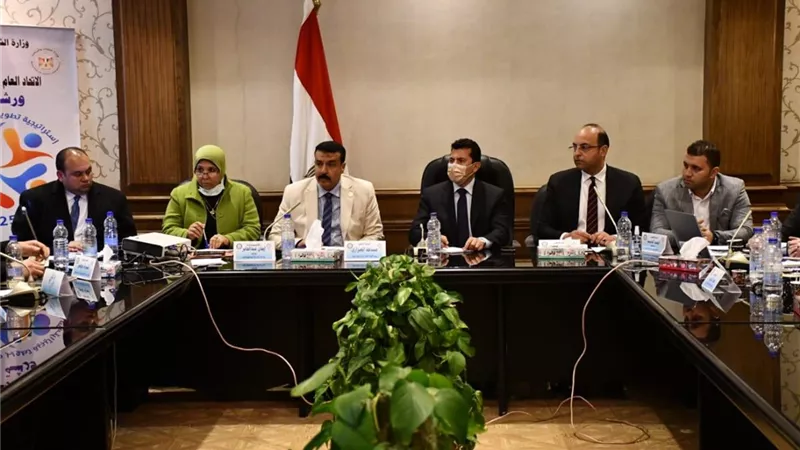 وزير الرياضة يستعرض استراتيجية تطوير مراكز الشباب ٢٠٢٥