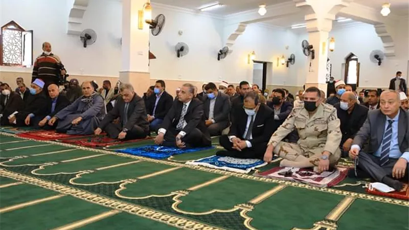 محافظ سوهاج يفتتح مسجد الرحمة بحي الكوثر ويتفقد تطوير الجبانات الجديدة ..صور