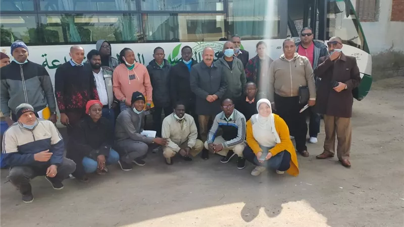 وفد أفريقي يزور مشروع المكافحة البيولوجية المتكاملة بالإسماعيلية..صور