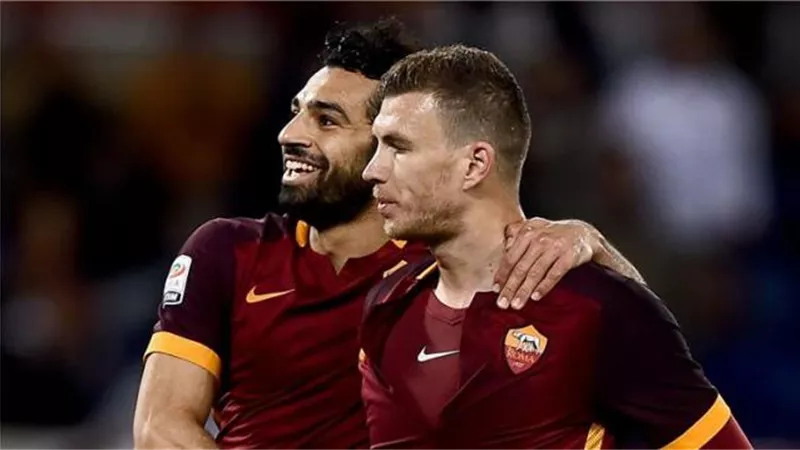 لاعب إنتر ميلان : ساعدت محمد صلاح .. و