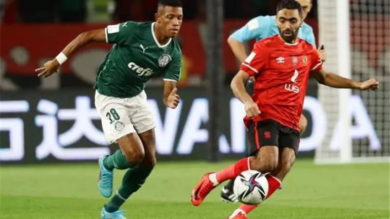 قبل مباراتهما اليوم بكأس العالم للأندية.. الأهلى يتفوق على الهلال السعودي فى تاريخ مواجهتهما