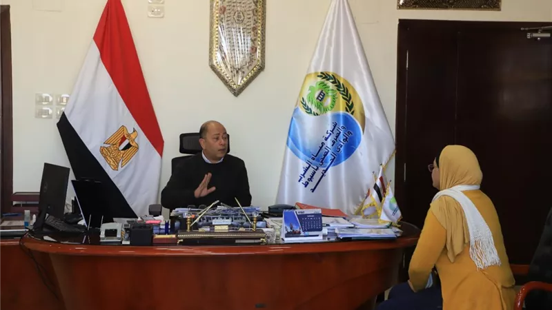 رئيس مياه أسيوط يناقش آليات انهاء اجراءات استلام مشروع محطة معالجة الصرف بالقوصية