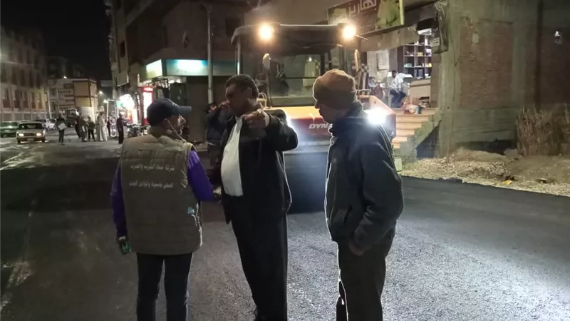 محافظ أسيوط يعلن استكمال رصف الشوارع بحي شرق لتحسين حالتها وتسهيل الحركة