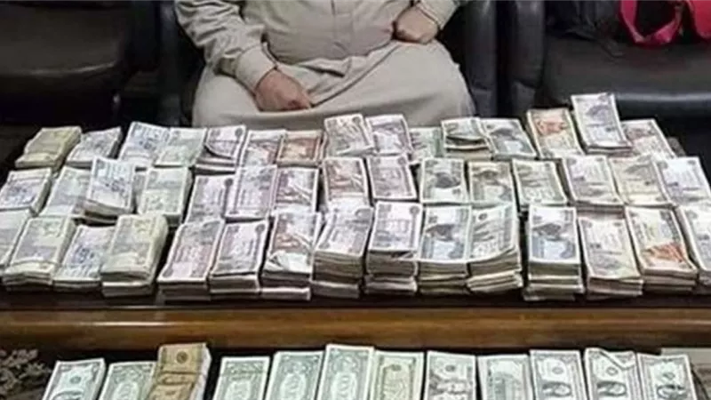 اشترك مع آخر.. ضبط شخص بتهمة الاتجار في النقد الأجنبي