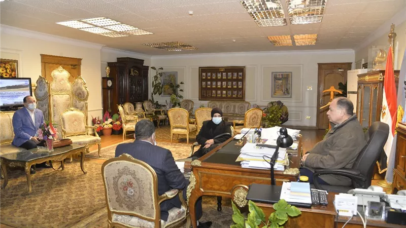 محافظ أسيوط يؤكد ضرورة تكثيف الندوات الارشادية والمعارض لدعم المزارعين