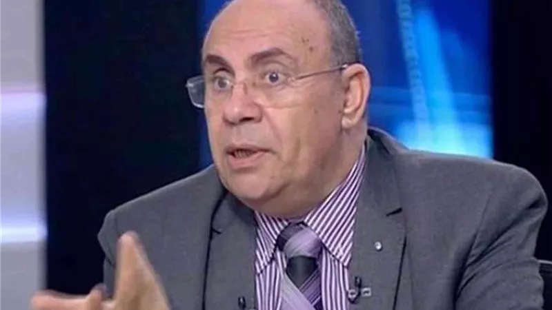 مبروك عطية يقترح إلغاء يوم اليتيم