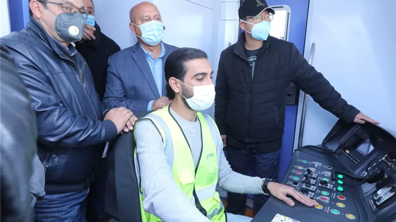 وزير النقل يتابع تجهيزات التشغيل التجريبي للمرحلة الأولى للقطار الكهربائي الخفيف