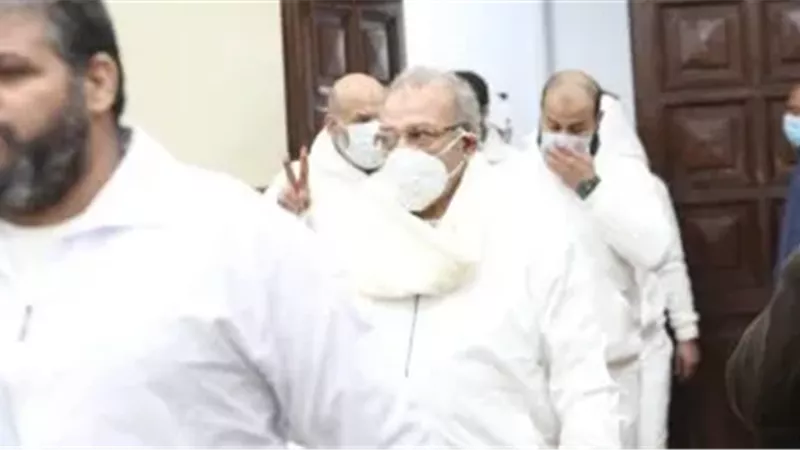حسن راتب والمتهمين بقضية الآثار الكبرى امام محكمة الجنايات
