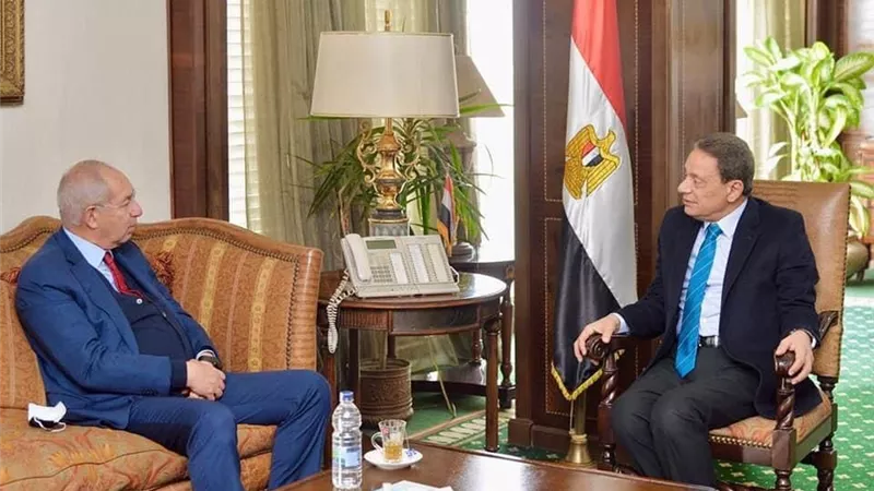كرم جبر: الموقع المتميز لقناة السويس يمنح اقتصادها خصوصية متفردة لتكون قاطرة التنمية