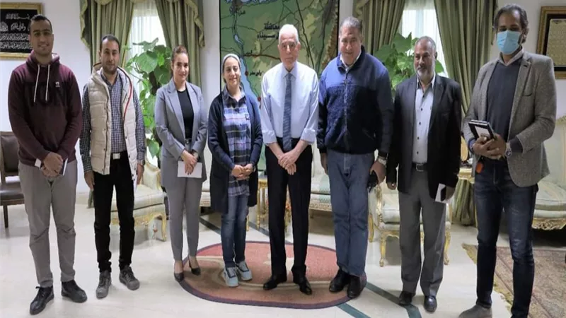 محافظ جنوب سيناء يكرم أعضاء المكتب الفني لنائب المحافظ