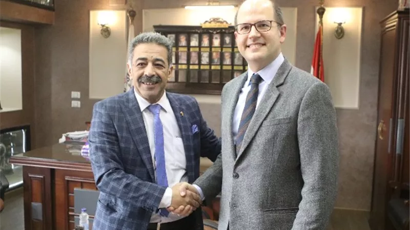 سكرتير الاتحاد الدولي يزور اتحاد السلة ويوجه الشكر على استضافة كأس العالم للأندية